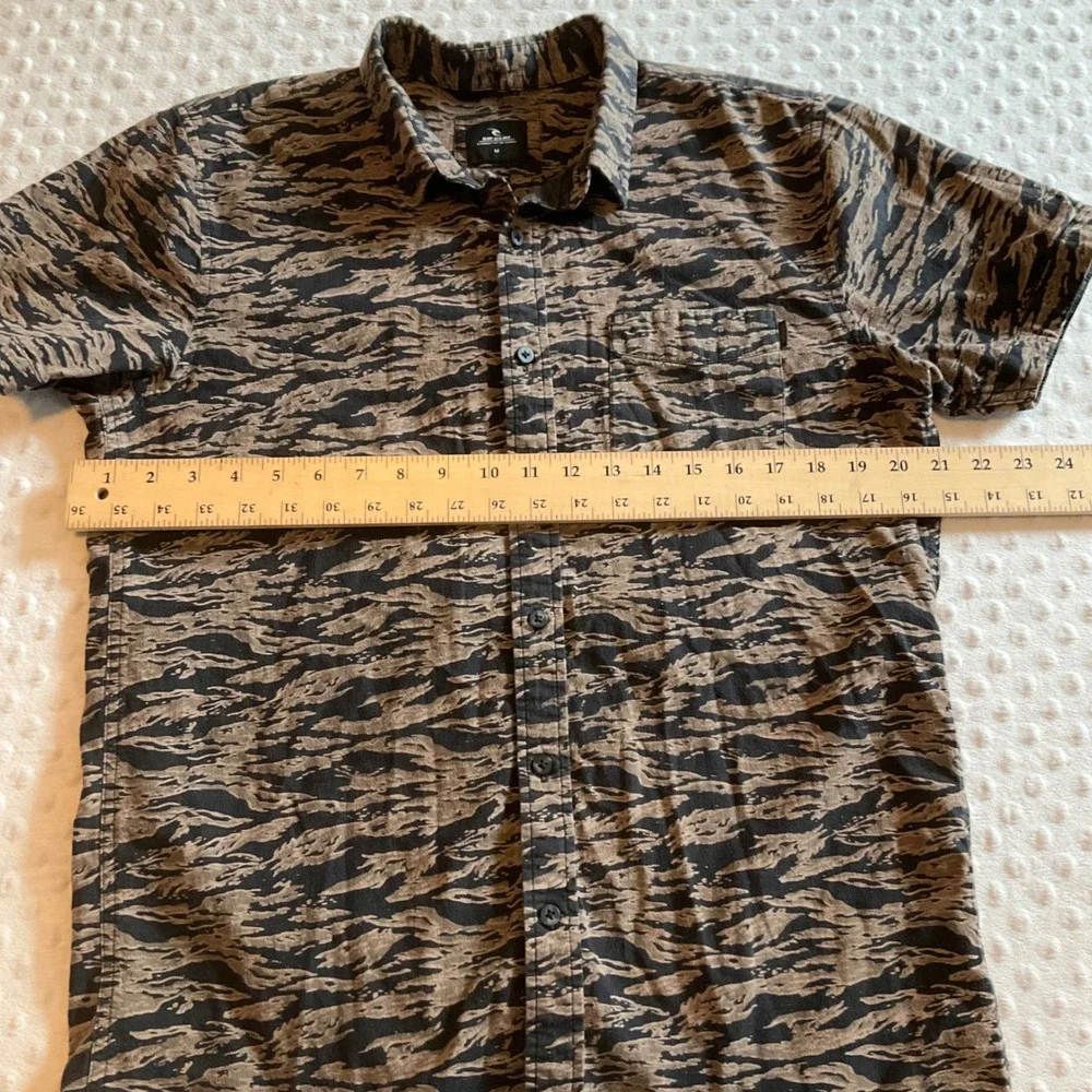 Rip Curl Mens Button Down Shirt Medium Brown Black Tiger Camo Short‎ Sleeve